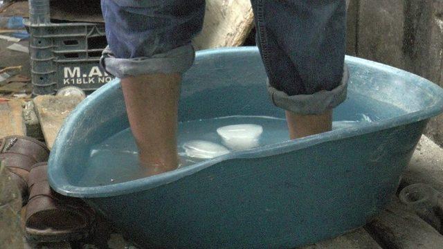 (&ouml;zel Haber) Şanlıurfalı Fırıncıların Serinleme Y&ouml;ntemleri Şaşırtıyor 1