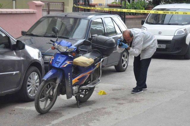 Motosikletini Çalan Hırsızın Burnunu Kırdı