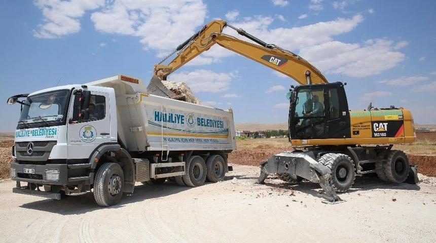 Haliliye Belediyesi Kırsalda Yol &Ccedil;alışmalarını S&uuml;rd&uuml;r&uuml;yor