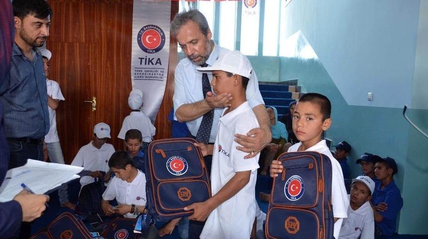 Tika Afganistan&rsquo;da Yetimlerin Yanında