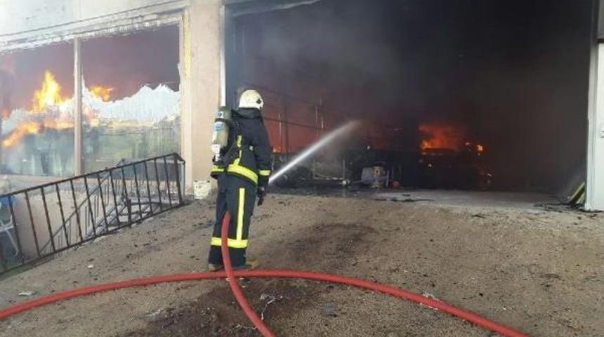 Bursa&rsquo;Da Tekstil Fabrikasında Yangın (2)