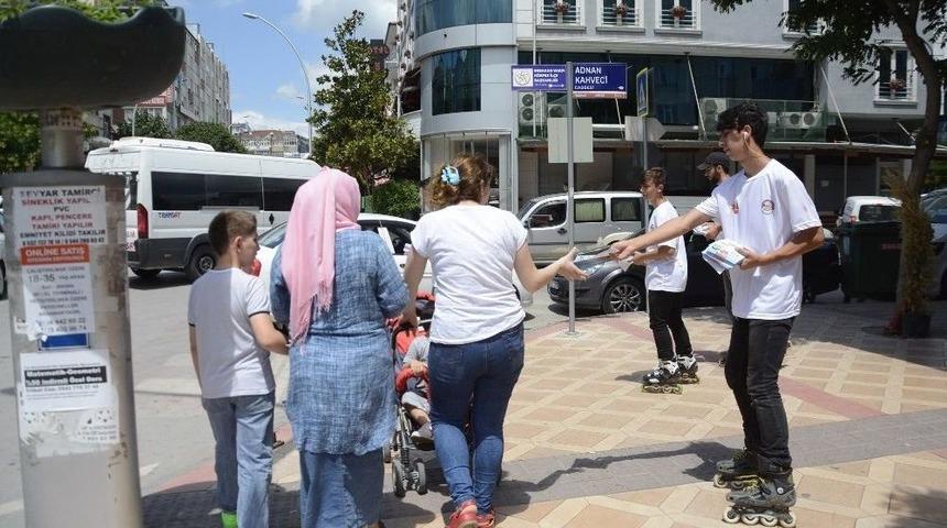 Festival Davetini Patenciler Dağıttı