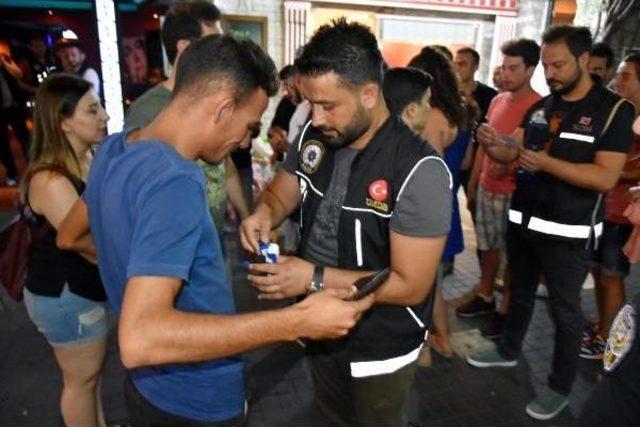 Marmaris in &Uuml;nl&uuml; Barlar Sokağı nda Polis Denetimi 2