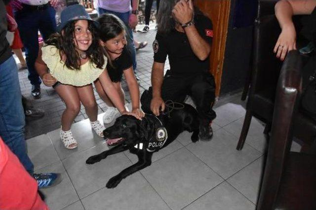 Marmaris in &Uuml;nl&uuml; Barlar Sokağı nda Polis Denetimi 3