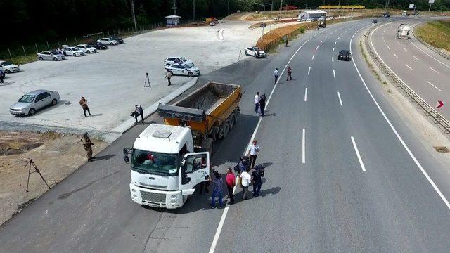 Jandarmanın Hafriyat Kamyonlarına Yaptığı Denetleme Havadan G&ouml;r&uuml;nt&uuml;lendi 1