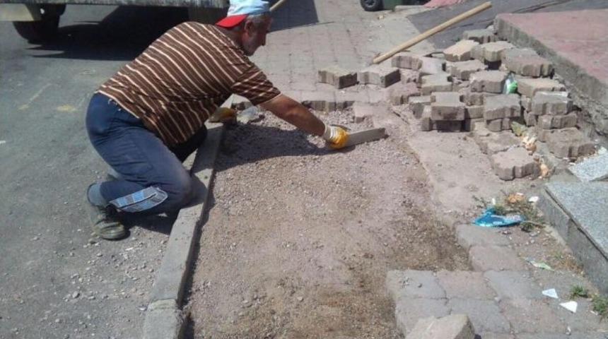 K&ouml;rfez&rsquo;de Okul Yollarına Bakım