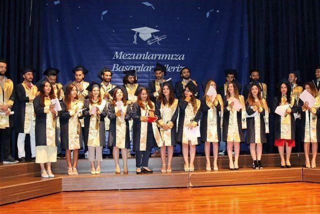 Devlet Konservatuvarı Mezunlarını Verdi