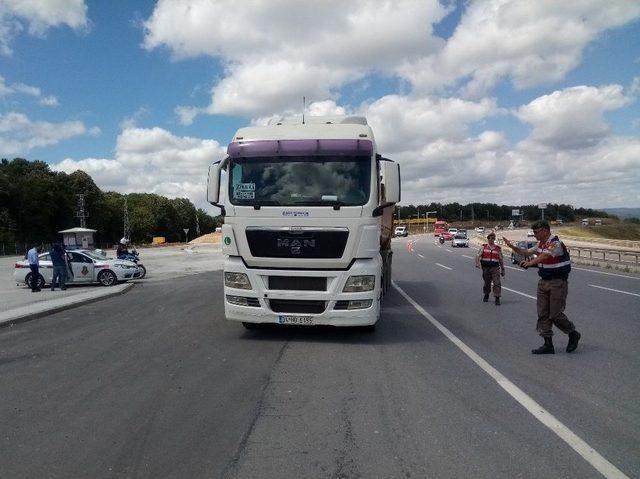 Hafriyat Kamyonu Sürücüsü Uygulama Noktasından Kaçtı, Hareketli Anlar Yaşandı