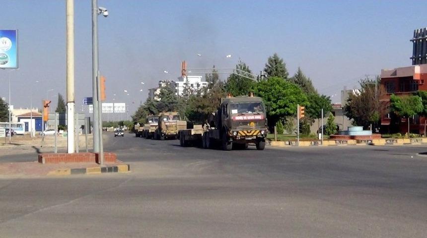 Sınırda Askeri Ara&ccedil; Yoğunluğu