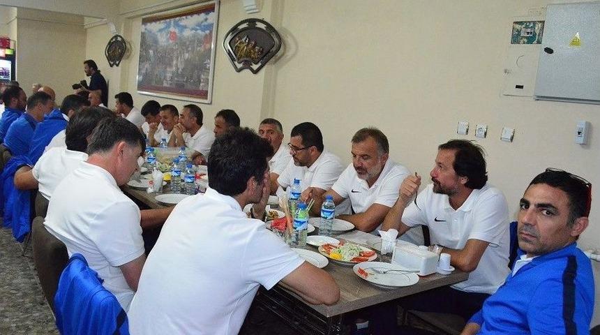 Teknik Direkt&ouml;rlere Cağ Kebap Jesti