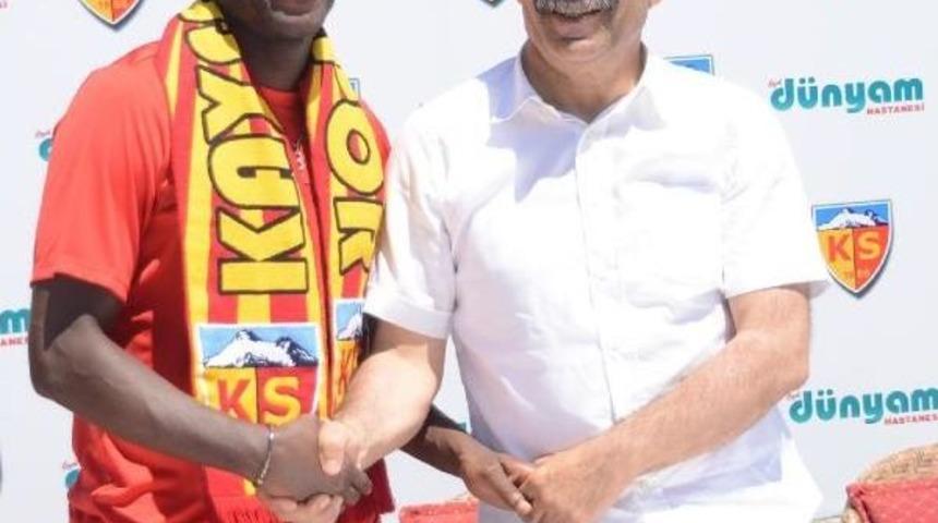 Kayserispor Asamoah Gyan'la Imzaladı