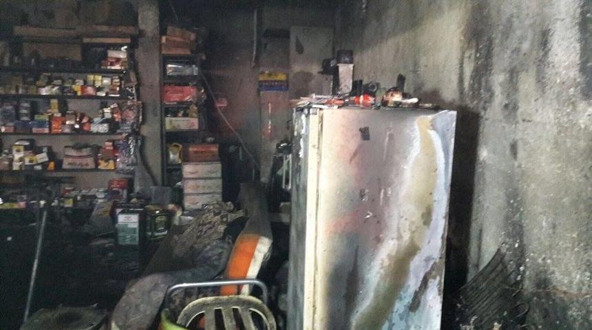 İş Yerindeki Yangın B&uuml;y&uuml;meden S&ouml;nd&uuml;r&uuml;ld&uuml;