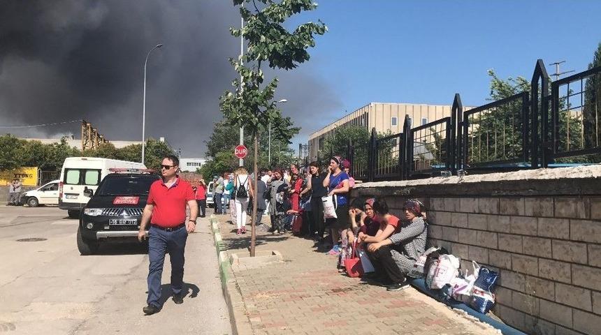 Bursa&rsquo;daki Fabrika Yangınında 100 İş&ccedil;i Kısa S&uuml;rede Tahliye Edildi