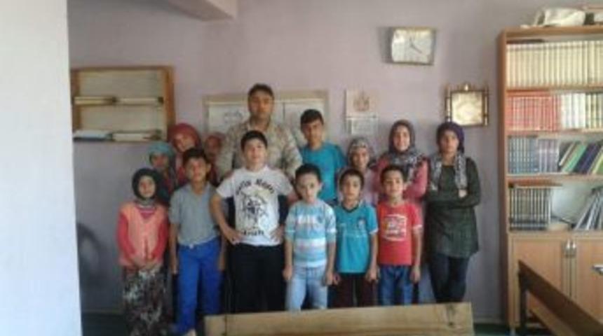 Kur&rsquo;an-ı Kerim&rsquo;i Okumayı &Ouml;ğreniyorlar