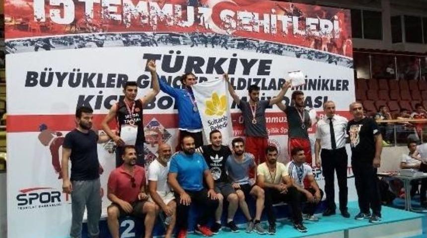 Tuncelili 2 Sporcu Kick Boks&rsquo;ta T&uuml;rkiye &Uuml;&ccedil;&uuml;nc&uuml;s&uuml; Oldu
