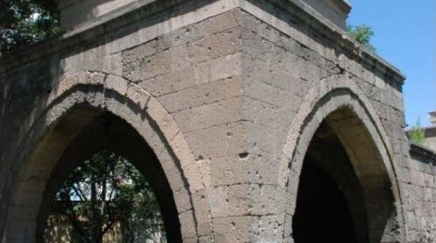 D&ouml;rtayak K&uuml;mbeti Melikgazi Korumasında