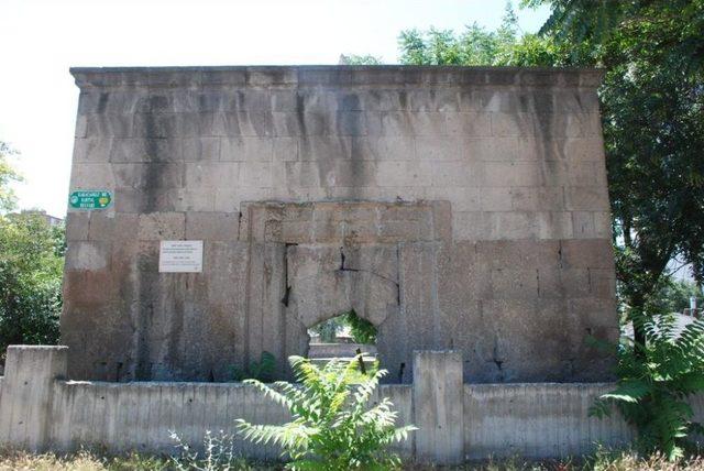 D&ouml;rtayak K&uuml;mbeti Melikgazi Korumasında 1