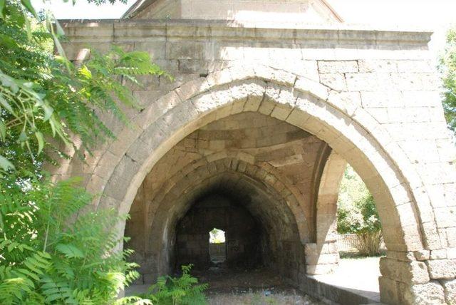 D&ouml;rtayak K&uuml;mbeti Melikgazi Korumasında 2