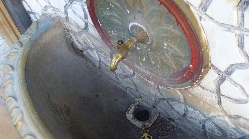 Osmanlı Mimarisinden Esinlenerek Yapılan Muslukları Tahrip Ettiler