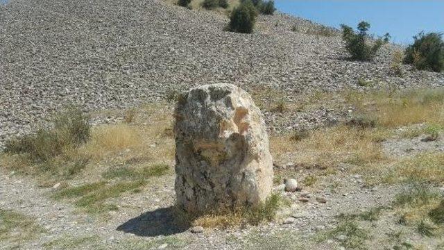 2 Bin Yıllık Aslan Heykeli Tahrip Edildi