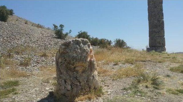 2 Bin Yıllık Aslan Heykeli Tahrip Edildi