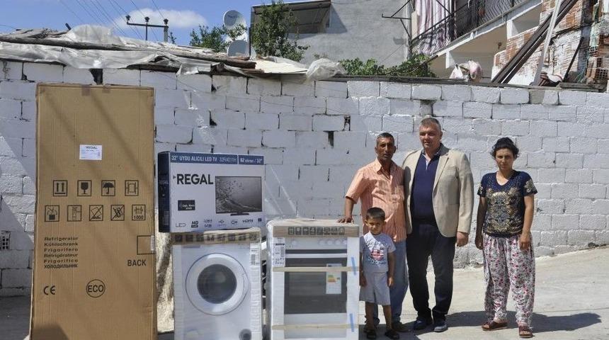 Akhisar&rsquo;da Evi Yanan Aileye B&uuml;y&uuml;kşehir Desteği