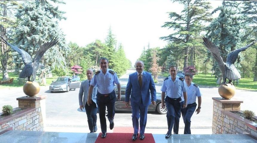 Vali &Ccedil;akacak, Komutan K&uuml;&ccedil;&uuml;kaky&uuml;z&rsquo;e İade-i Ziyarette Bulundu