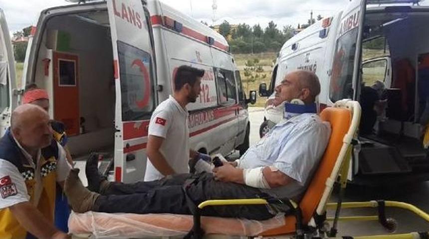 Otomobil Sulama Kanalına D&uuml;şt&uuml;: 3 Yaralı