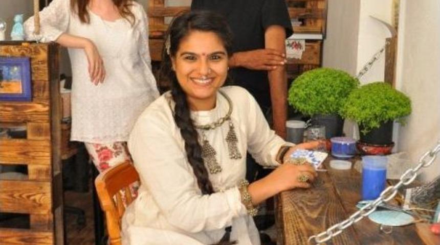 İznik &Ccedil;ini Sanatını &Ouml;ğrenmek İ&ccedil;in 8 Bin 780 Kilometre Yol Katetti