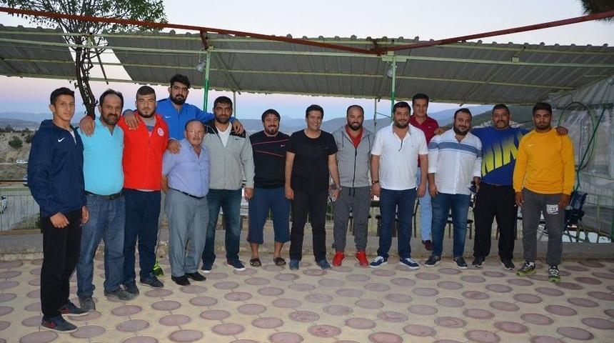 Pehlivanların Kırkpınar Hazırlıkları S&uuml;r&uuml;yor