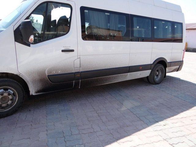 Bu Yoldan Ge&ccedil;en S&uuml;r&uuml;c&uuml;ler Oto Yıkamacıların Yolunu Tutuyor 1