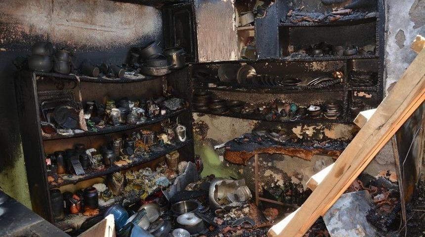 Söke’de Yaşlı Çifti Yangından Komşuları Kurtardı