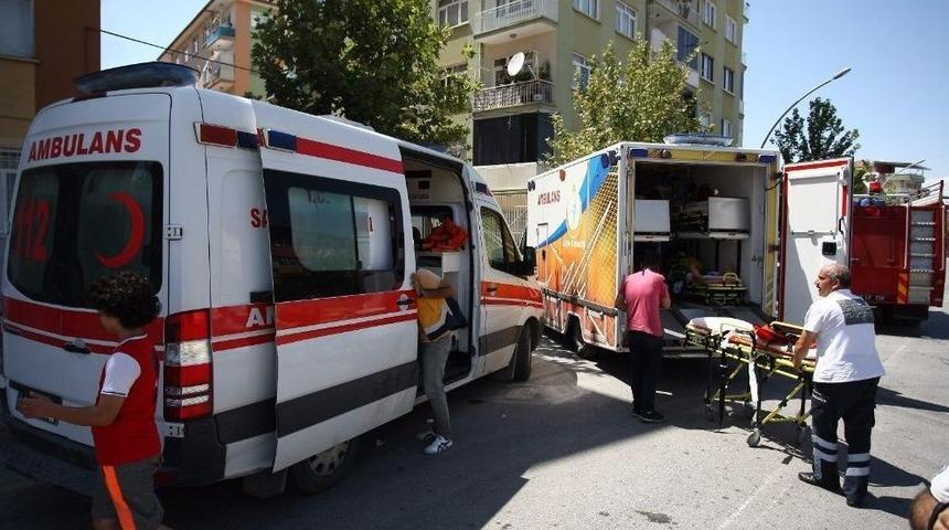 Malatya’da Yangında 20 Kişi Dumandan Etkilendi