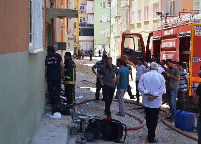 Malatya’da Yangında 20 Kişi Dumandan Etkilendi