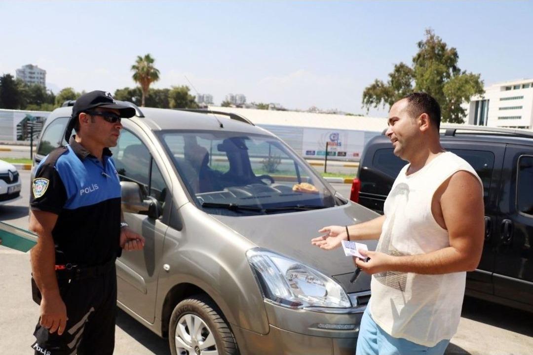 Tatilcilere Polisten &lsquo;şaka Ceza Makbuzu&rsquo; Şoku