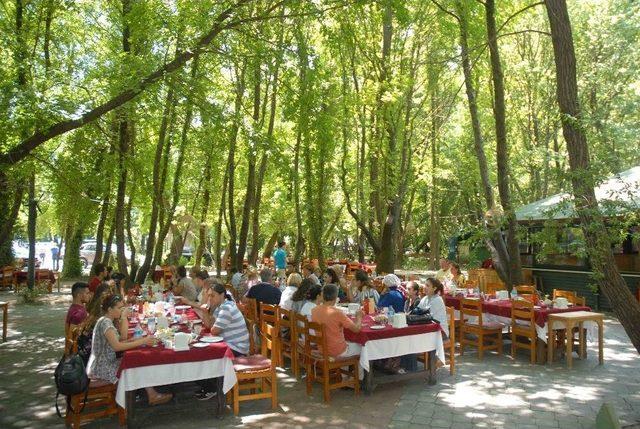 Eğitim Giderlerine Destek Oldukları &Ouml;ğrenciler İle Kahvaltıda Buluştular 1