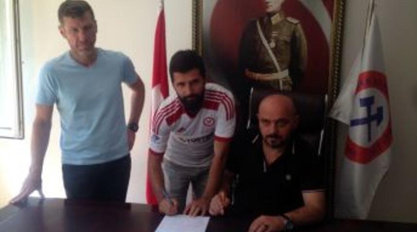 K&ouml;m&uuml;rspor&rsquo;da Kaptan Mert S&ouml;zleşme Yeniledi