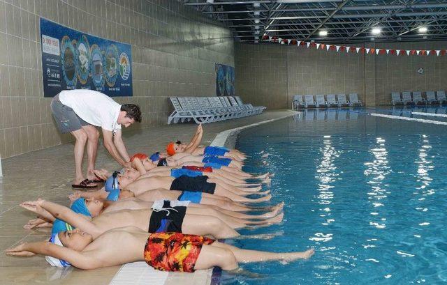 Tuzla Belediyesi Yaz Okulları’nda Yüzlerce Çocuk Ve Genç Eğlenerek Öğreniyor