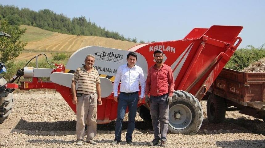 Taş Toplama Makinesi &Ccedil;ift&ccedil;iye Kolaylık Sağlıyor