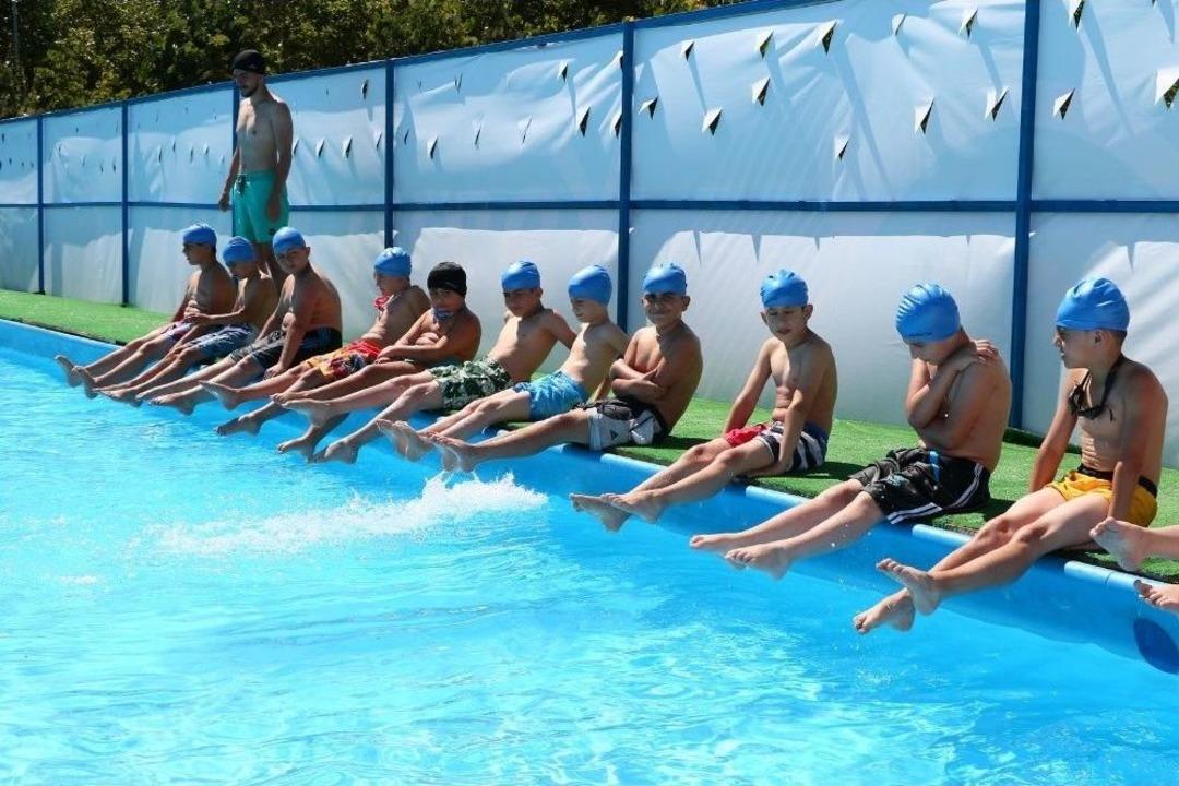 Ey&uuml;pl&uuml; &Ccedil;ocuklar Havuzları Doldurdu