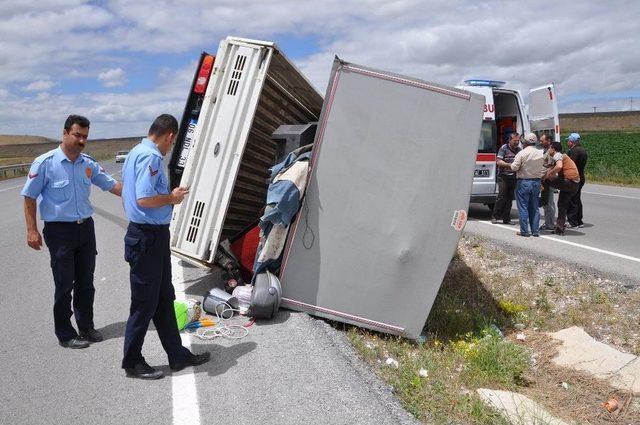 Yozgat’ta Kamyonet Devrildi: 1 Yaralı