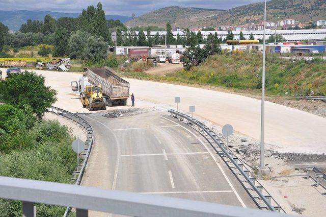 &Ouml;l&uuml;m Kavşağında D&uuml;zenleme Yapılıyor 1