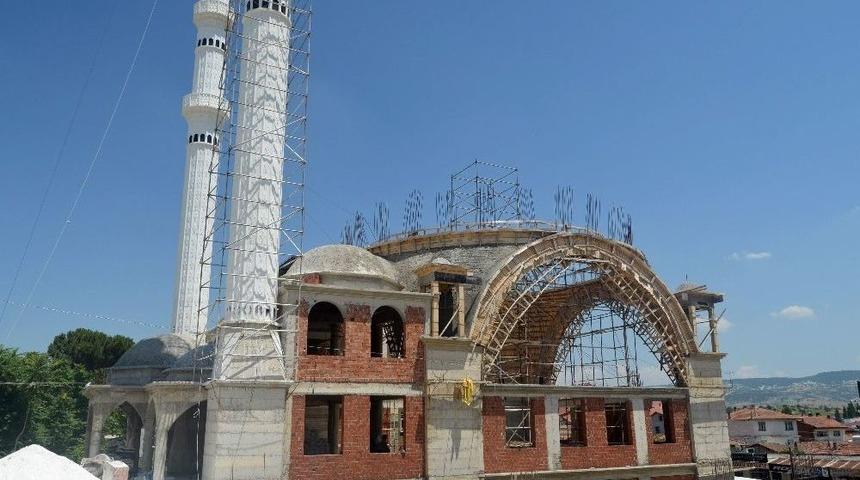 Abi-kardeş Ekmek Parasını 50 Metre Y&uuml;ksekte Kazanıyor