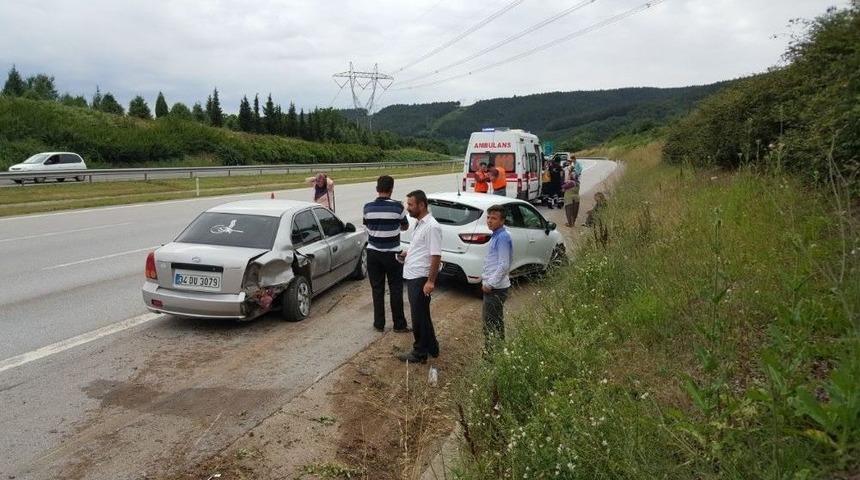 D&uuml;zce&rsquo;de Trafik Kazası 4 Yaralı