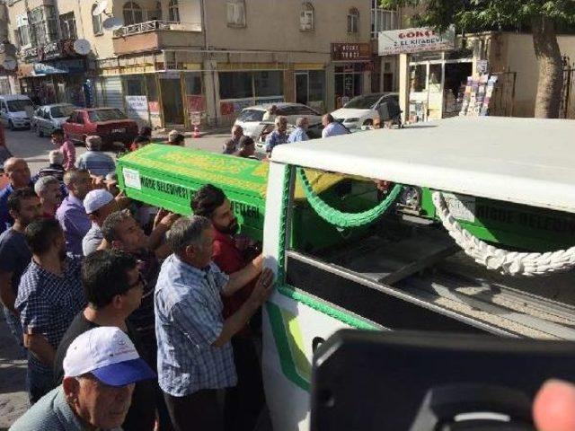 Niğde de Kaza &Ouml;len 4 Kişi Toprağa Verildi 1