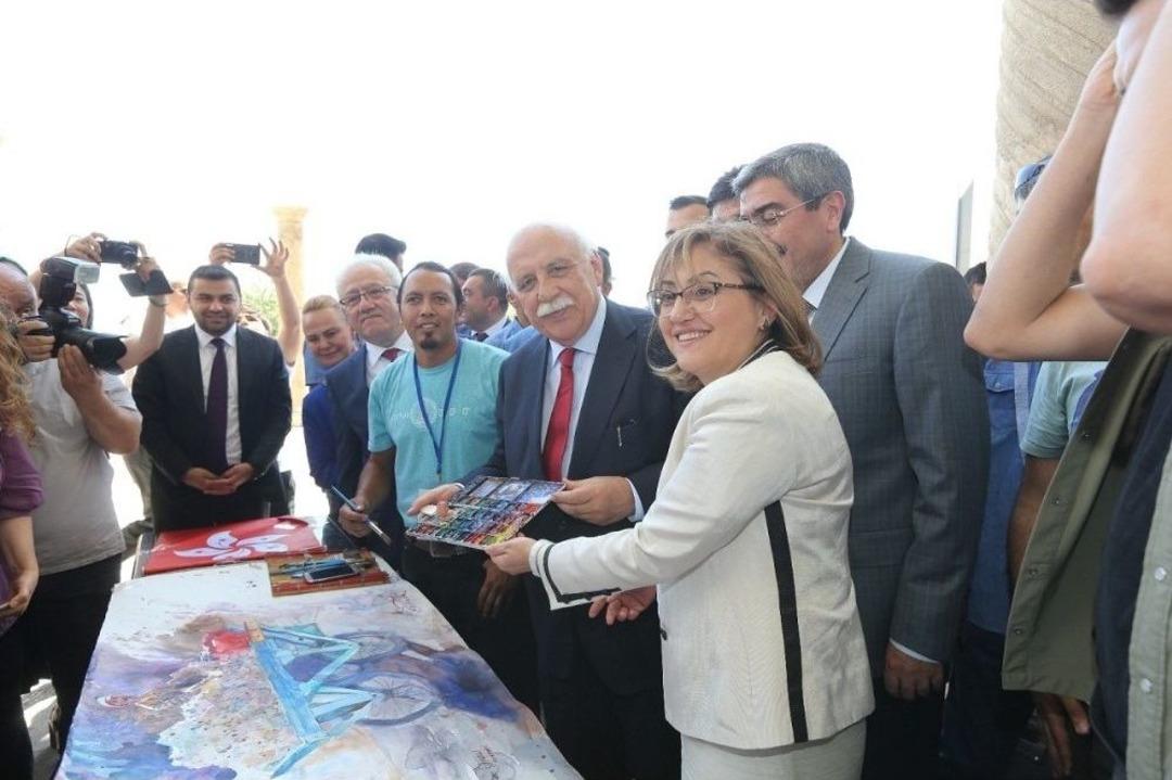 30 Metrelik Suluboya Resim &Ccedil;alışmasında Gaziantep&rsquo;i Yansıttılar