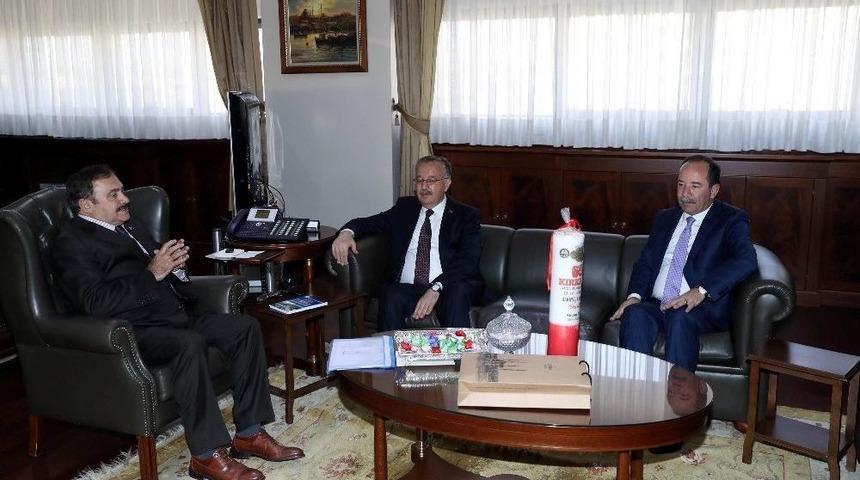 Devlet Erkanı Kırmızı Dipli Mumla Kırkpınar&rsquo;a Davet Edildi