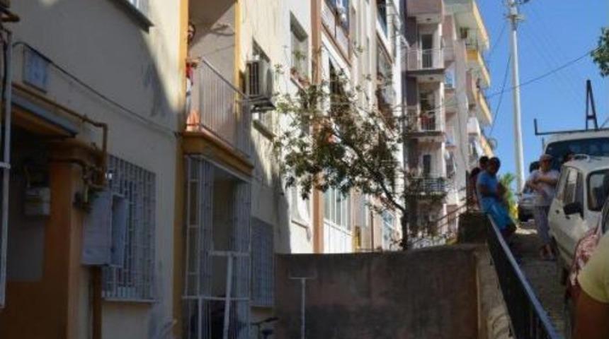 Balkondan D&uuml;şen Camcı &Ouml;ld&uuml;