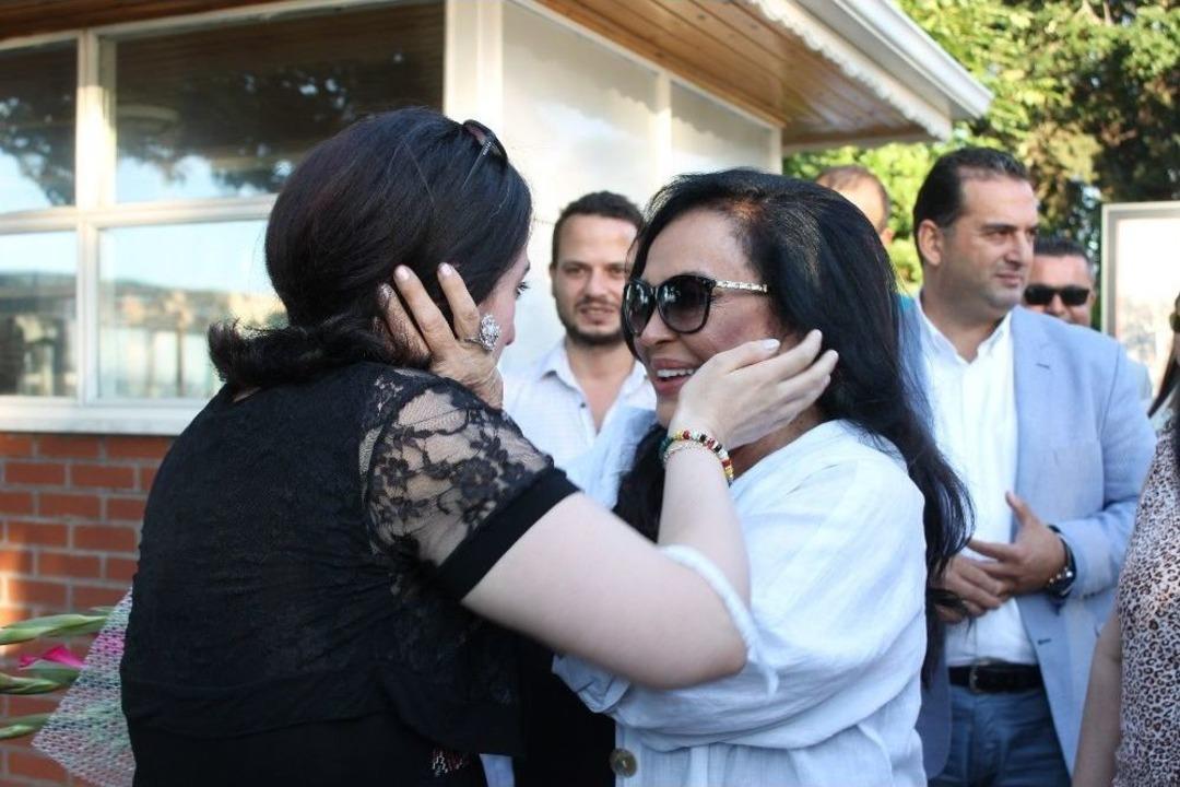 Hayranı T&uuml;rkan Şoray İ&ccedil;in G&ouml;zyaşlarına Boğuldu