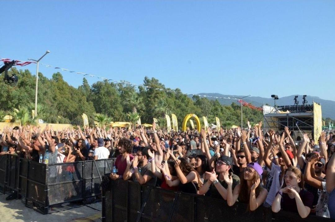Kuşadası Gen&ccedil;lik Festivali Başladı